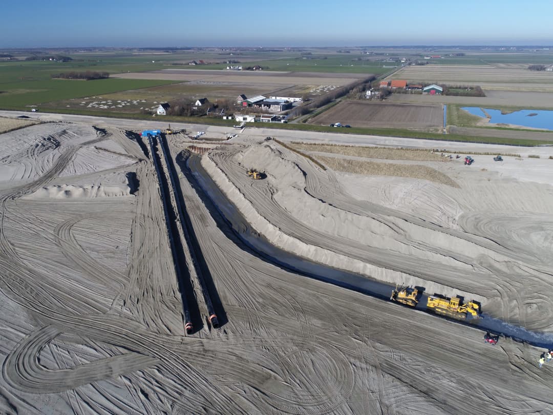 Pipelines in Flood Protection